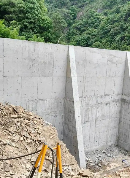 吕梁临县重力式挡土墙